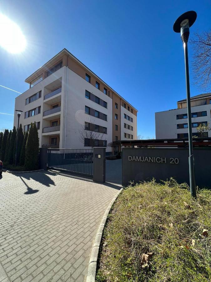 Big Forest Apartman Apartment Debreţin Exterior foto