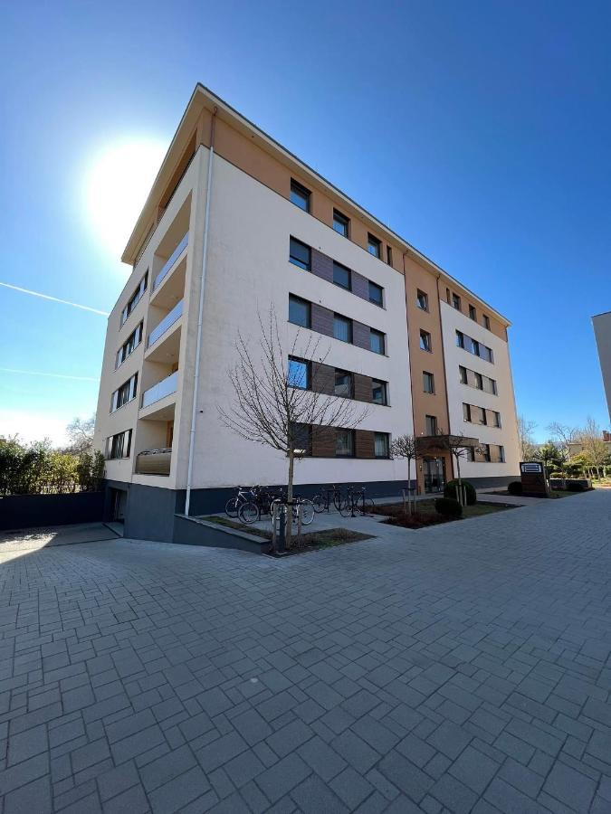 Big Forest Apartman Apartment Debreţin Exterior foto