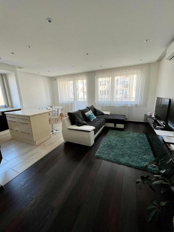 Big Forest Apartman Apartment Debreţin Exterior foto