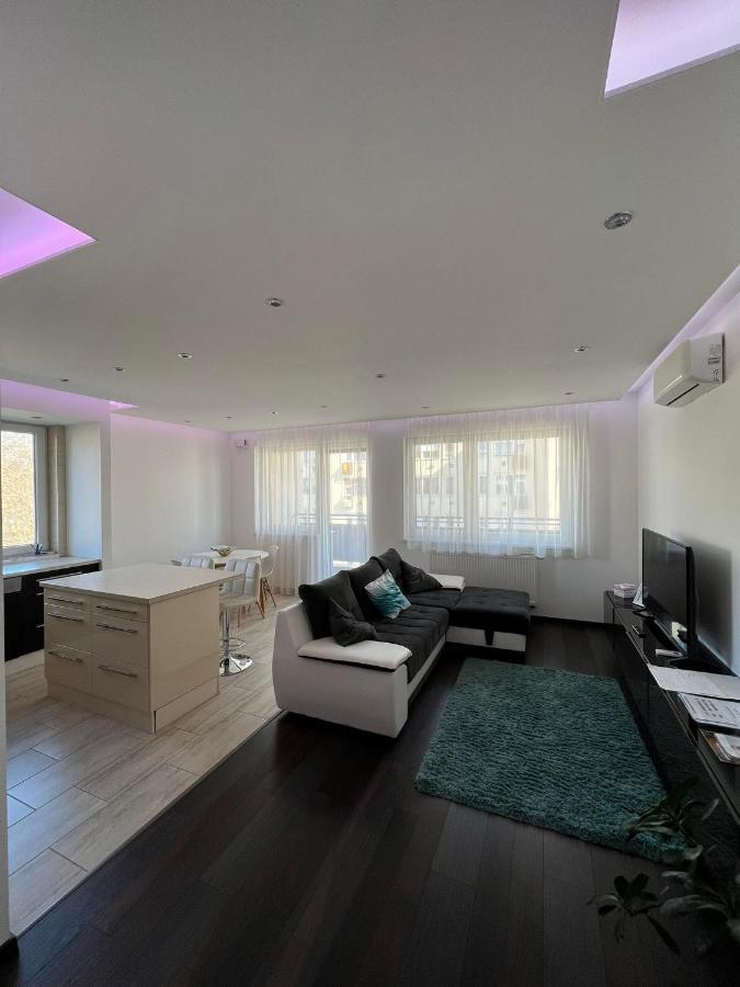 Big Forest Apartman Apartment Debreţin Exterior foto